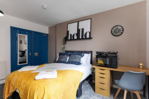 City Centre Studio 2 with Kitchenette, Free Wifi and Smart TV with Netflix by Yoko Property